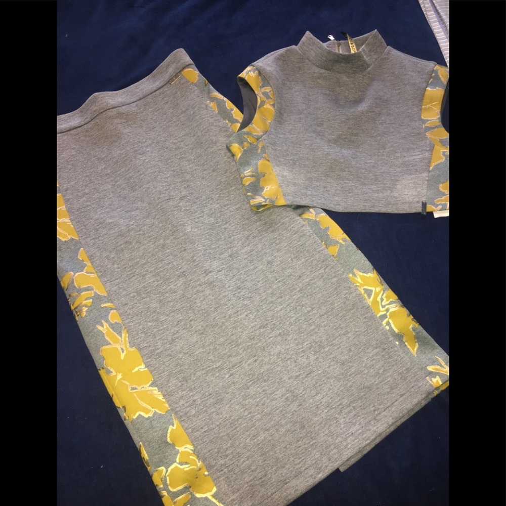 Lovely ladies 2pc skirt and crop top